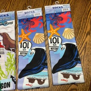 2-2026 A---OREGON COAST LADIES ONE SIZE COLORFUL SOCKS 4 PAIR